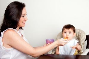 Tại sao nên thuê bảo mẫu chăm trẻ sơ sinh?
