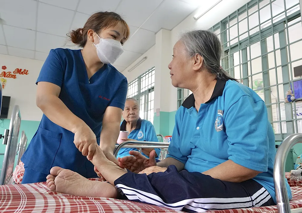 Dịch vụ chăm sóc người bệnh tại Hồ Chí Minh - Gia Hoàng uy tín