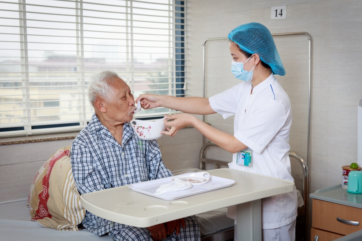 Dịch vụ chăm sóc người bệnh tại viện Gia Hoàng uy tín và hiện đại
