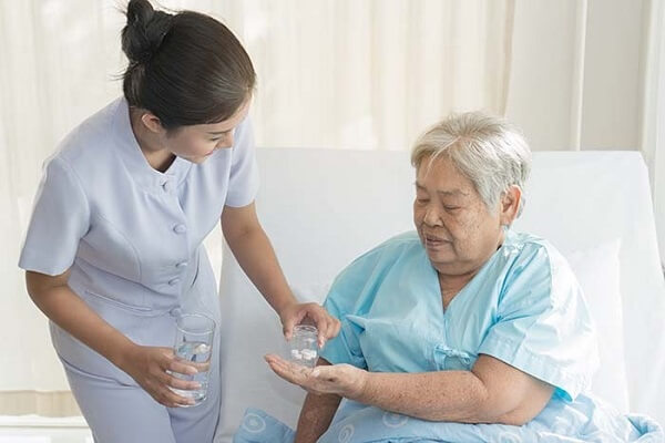 Dịch Vụ Chăm Sóc Người Già Uy Tín Tại Gia Hoàng