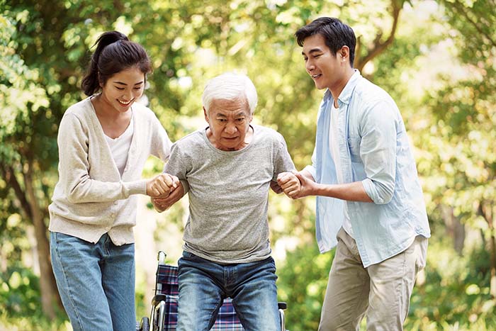 Dịch vụ chăm sóc ông bà tại Gia Hoàng - Uy tín và chuyên nghiệp tại quận 9