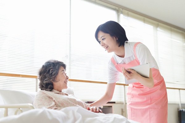 Dịch vụ chăm sóc ông bà tại Gia Hoàng - Uy tín và chuyên nghiệp tại quận 9